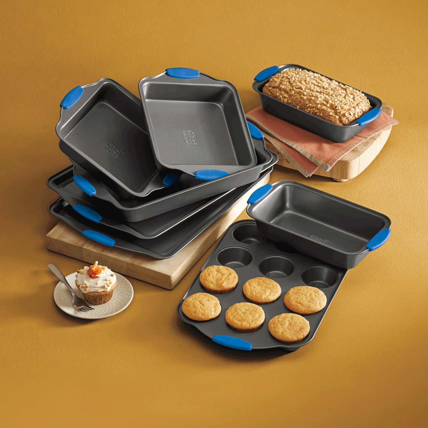Chef Tested 8-Piece Bakeware Set with Silicone Handles | Swiss Colony