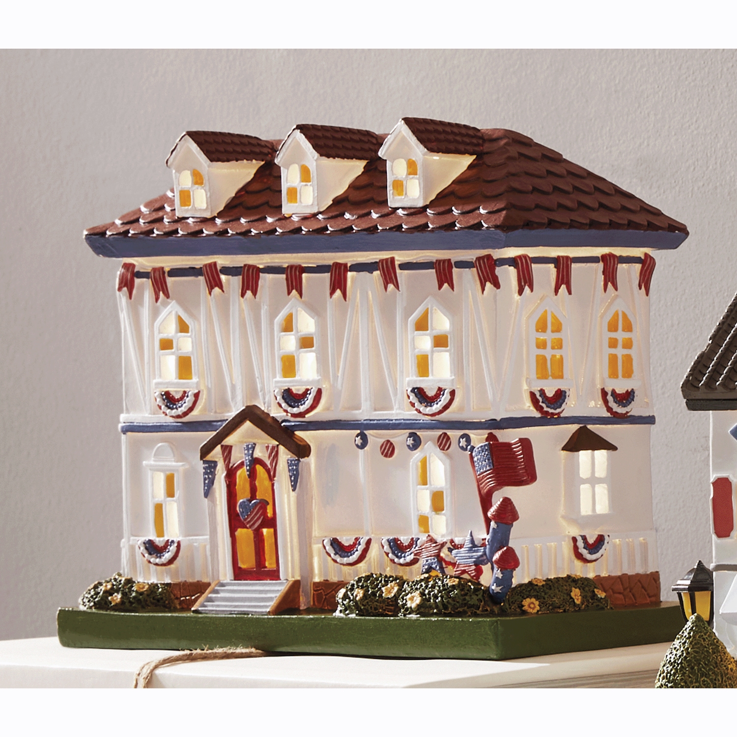 Lit Americana Village Swiss Colony