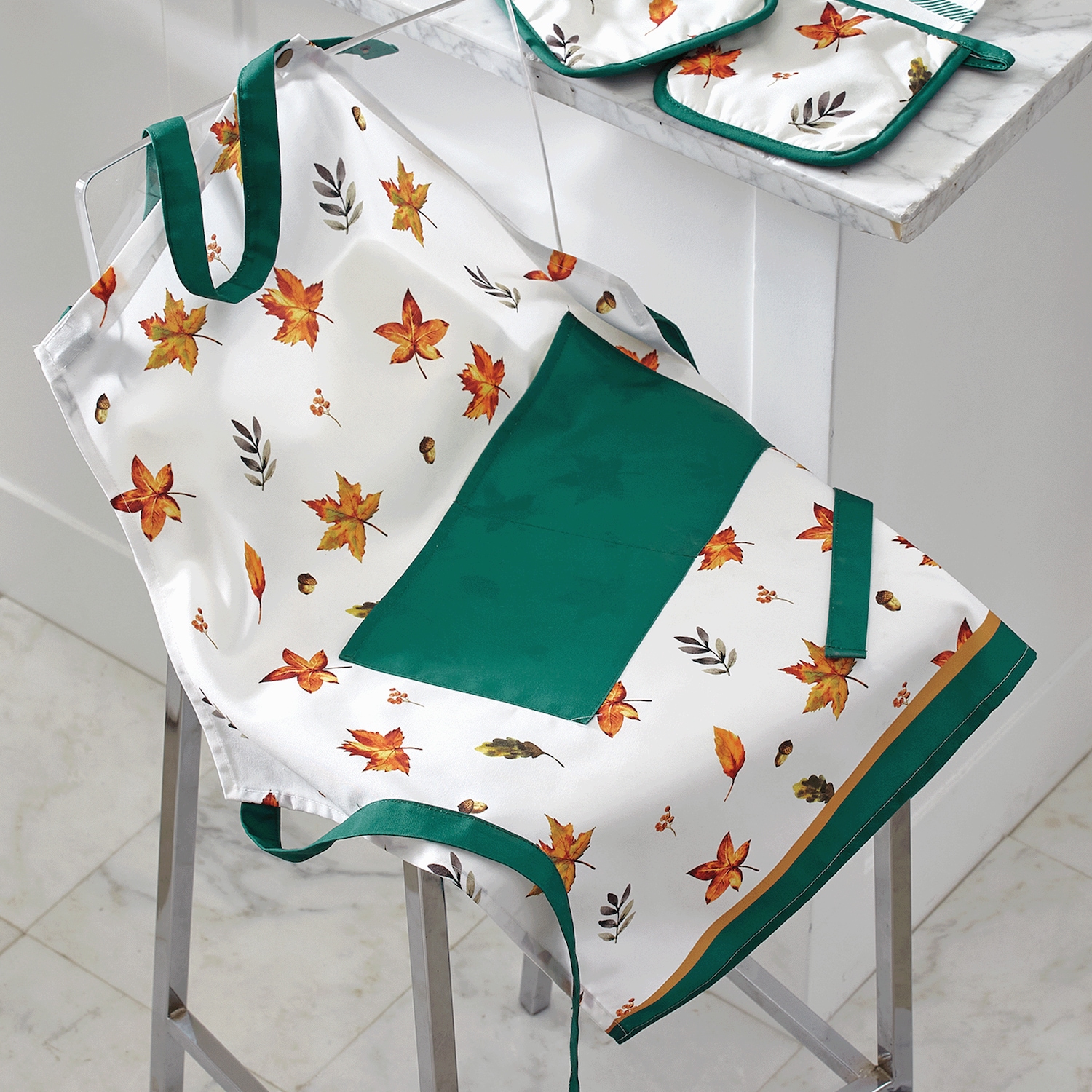 Harvest Leaf Apron Swiss Colony