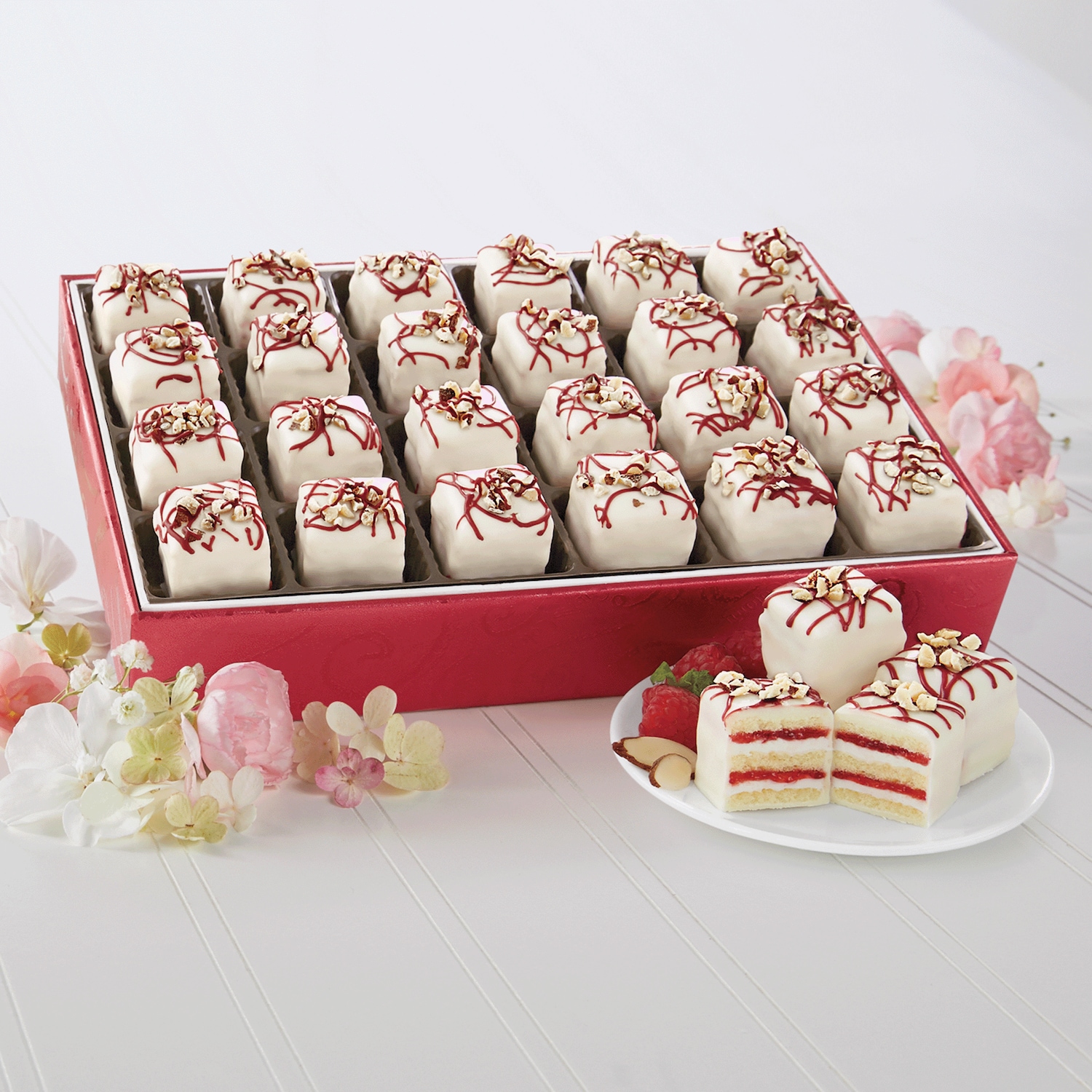 petits gateaux（小さなケーキ） : Frederibc Anton Almond-Raspberry Petits Fours | Swiss Colony