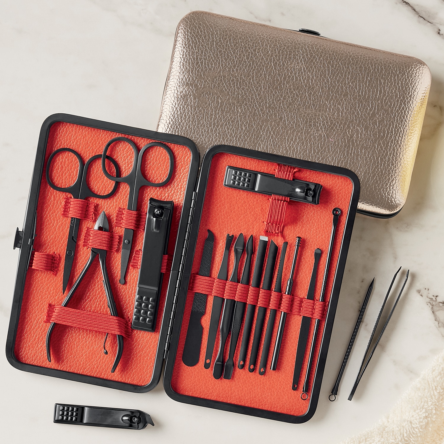Premium Unisex 18-Piece Grooming Kit | Swiss Colony