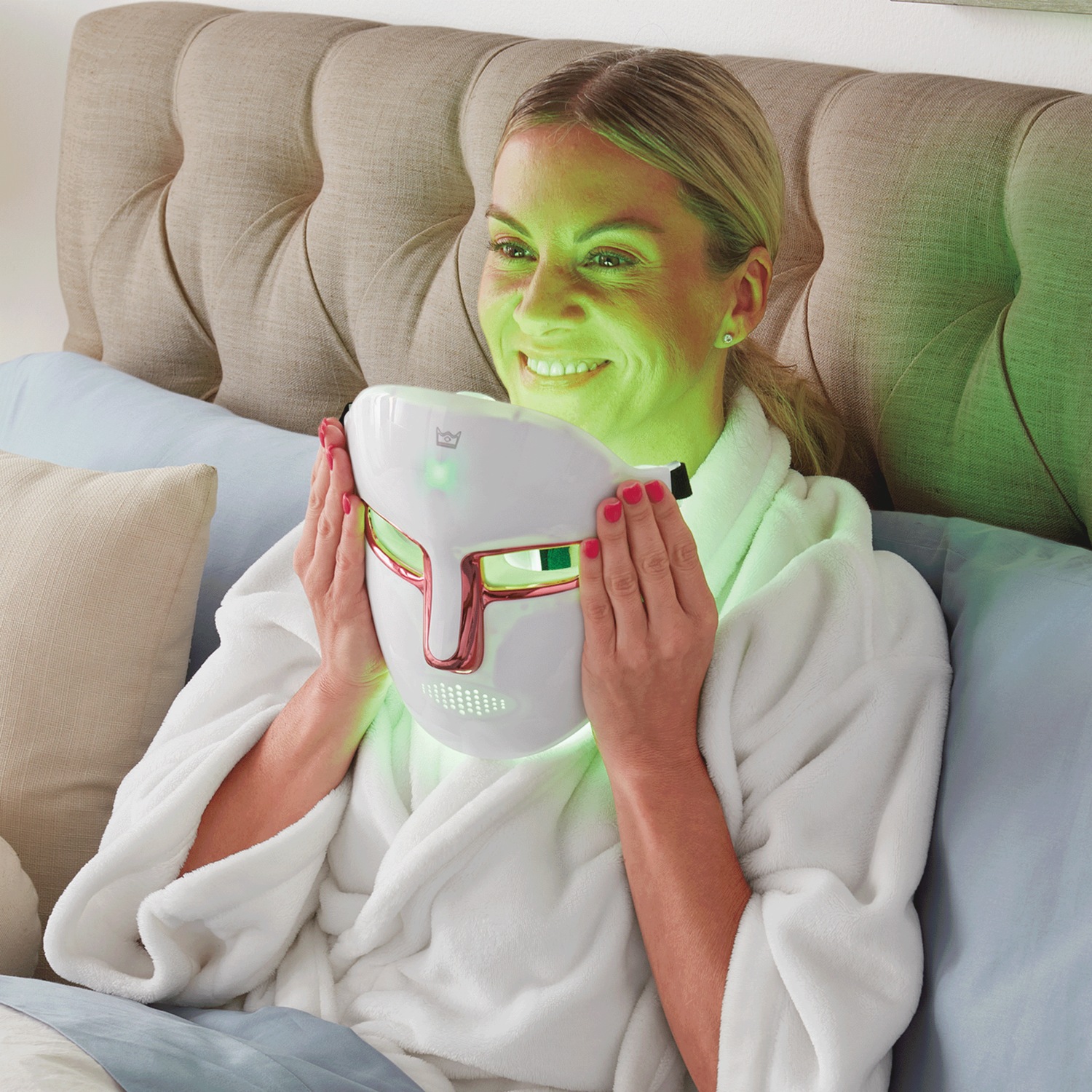7-Spectrum Light Therapy Face Mask | Swiss Colony