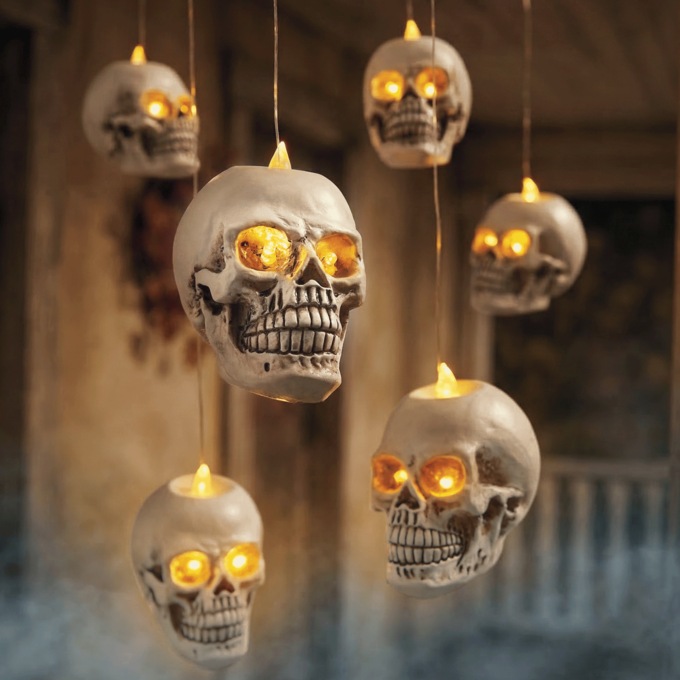 Set of 6 Lit Hanging Skulls, White, large