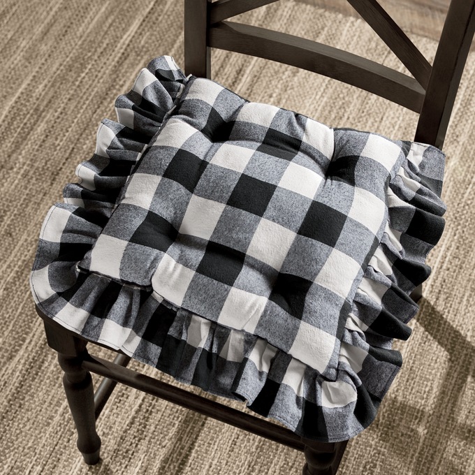 Ruffled chair 2025 cushions