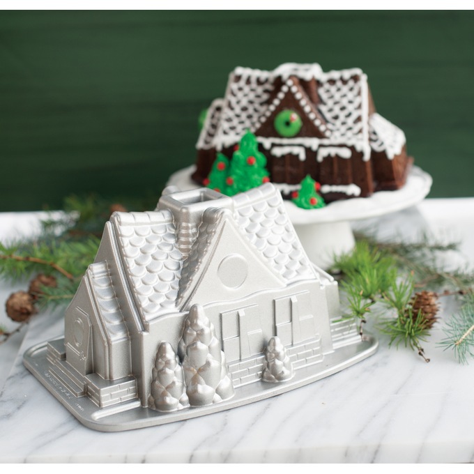 Gingerbread House Cake (Using Gingerbread House Duet Pan)